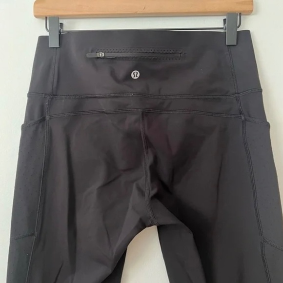 Lululemon Mind Over Miles Crop 17” in Black (10) - Picture 2 of 10